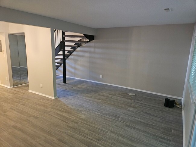 Building Photo - Lovely 2 BR 2.5 BA TH near UNC Chapel Hill! Available Now