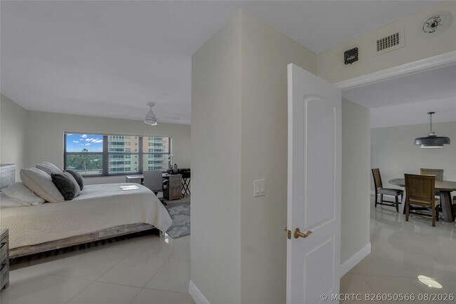 Building Photo - 5100 N Ocean Blvd