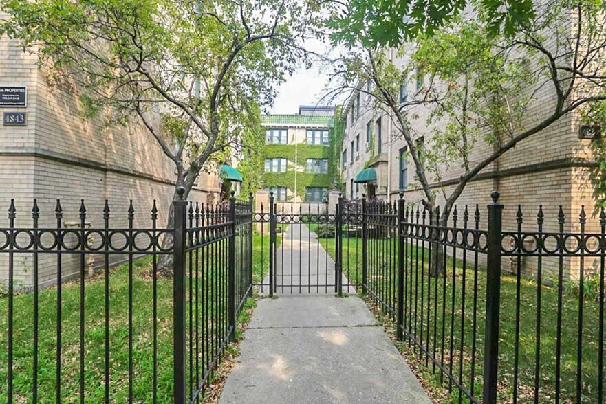 Building Photo - 4840 N Wolcott Ave