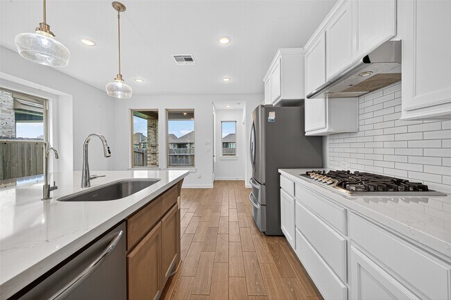 Building Photo - 23806 Pullin Market Dr