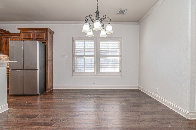 Building Photo - 5914 Llano Ct