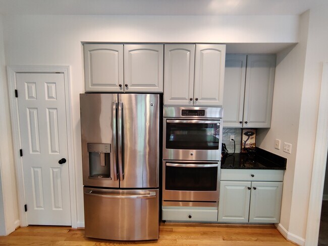 Building Photo - 7500 Tahoe Ct