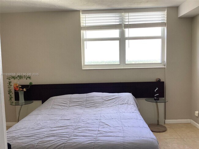 Building Photo - 3001 S Ocean Dr