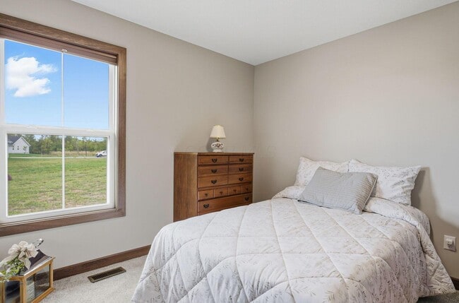 Building Photo - 557 Cannondale Ave