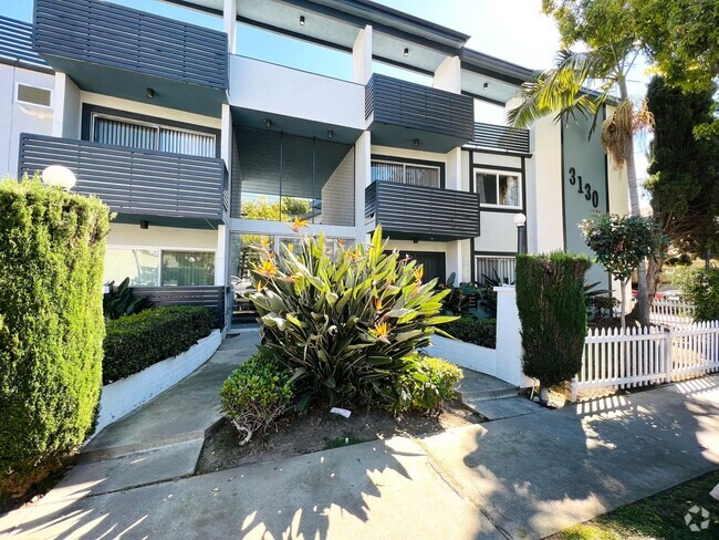Building Photo - 3130 Durango Ave