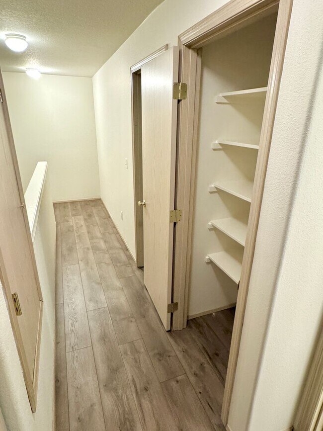 Building Photo - ROMAA01