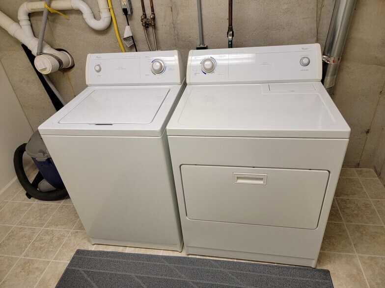 Building Photo - 205 Riders Way