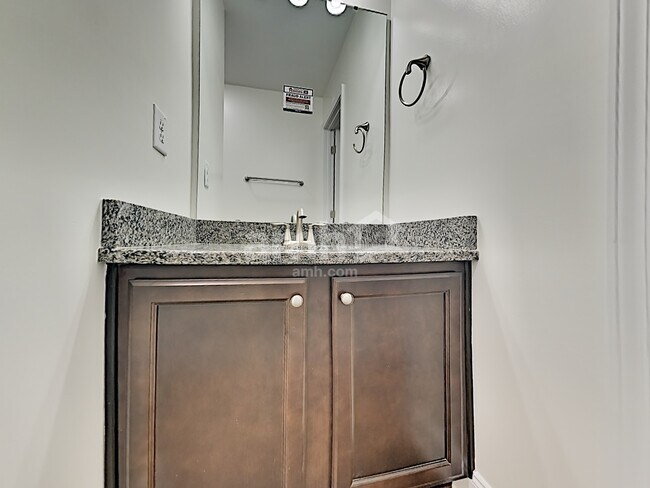 Building Photo - 3069 Day Flower Dr