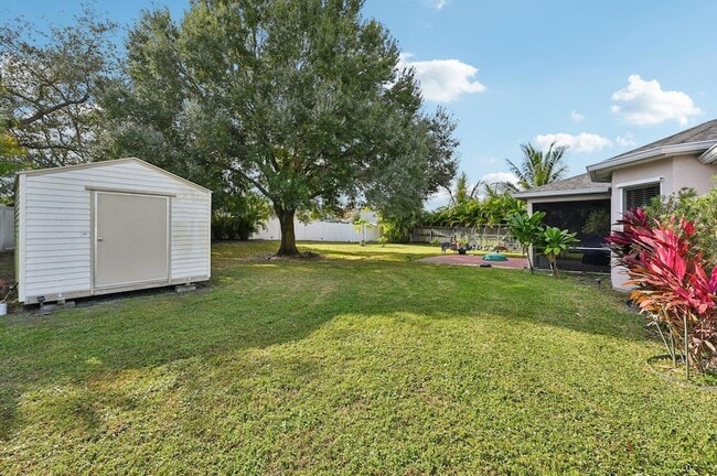 Building Photo - 5920 NW Wolverine Rd