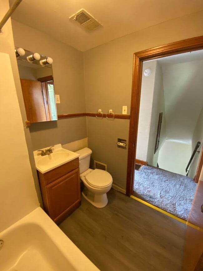 Building Photo - 2 Bed / 1 Bath Single Family Home for Rent...