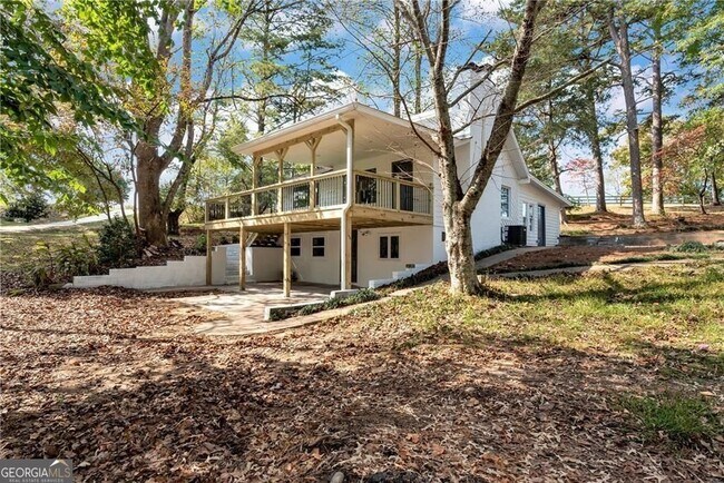 Building Photo - 75 Lake Dr