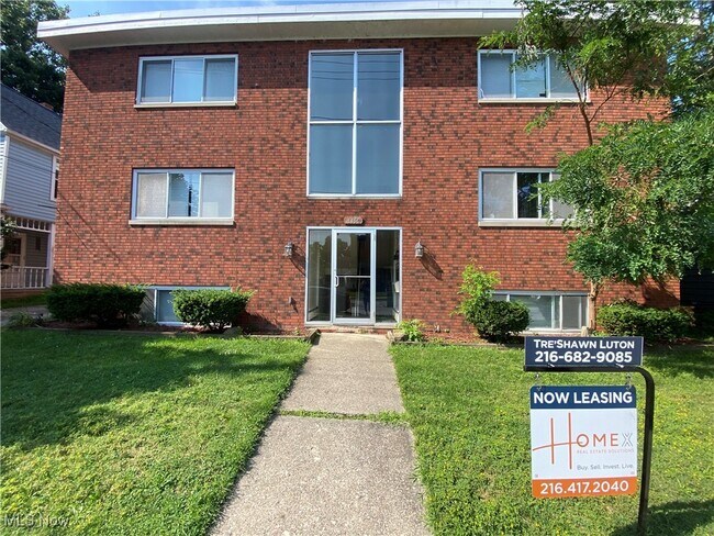 Primary Photo - 1450 Riverside Dr