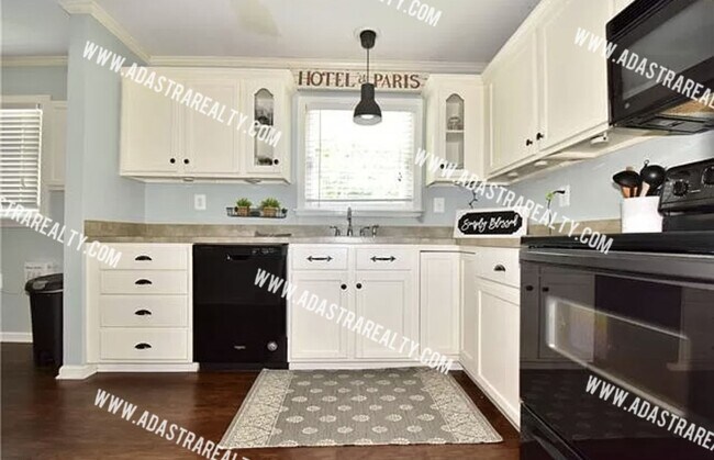 Building Photo - 2227 W 78th St
