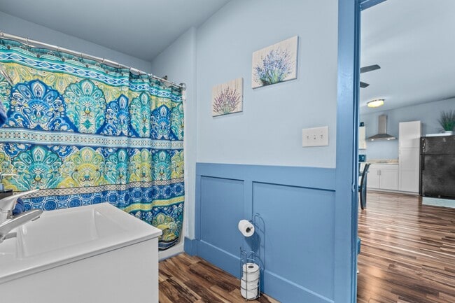 Building Photo - 2110 Las Flores Ln