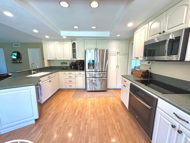 Building Photo - Spacious and modern 3 bedroom home within the prestigious Terraces of Cantebria subdivision.