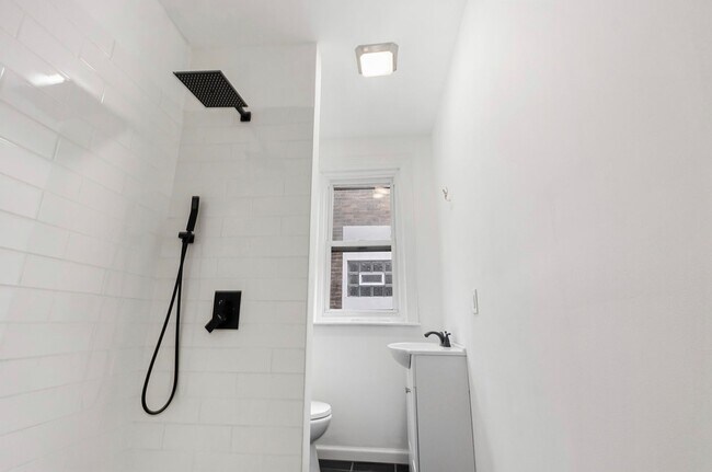 Building Photo - 6011 Catharine St