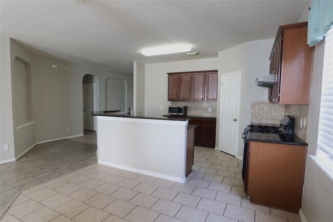 Building Photo - 5547 Linden Rose Ln