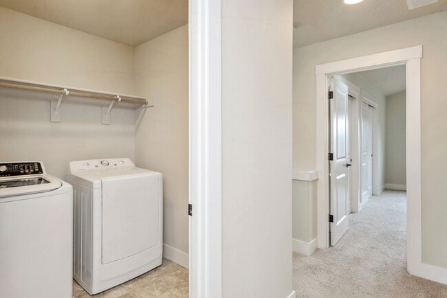 Building Photo - Bright, clean 3-bdrm/2.5-bath home in Beth...
