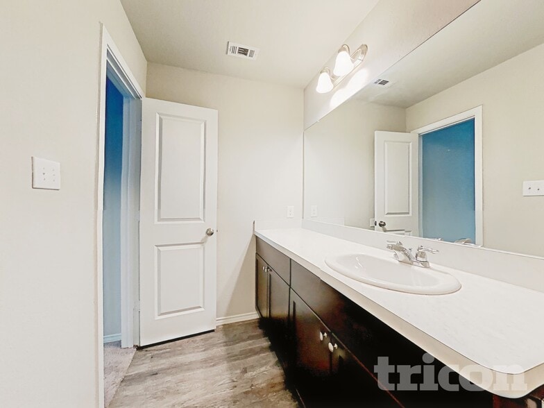 Building Photo - 9736 Marbach Brk
