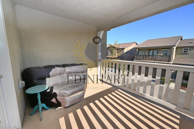 Building Photo - 893 Fir St W