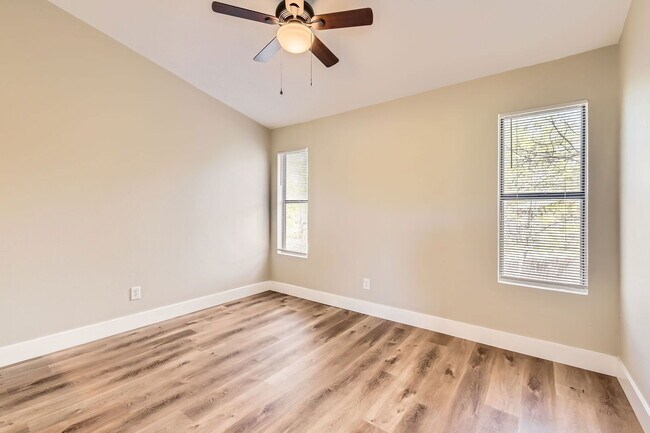 Building Photo - 512 Eberhart Ln