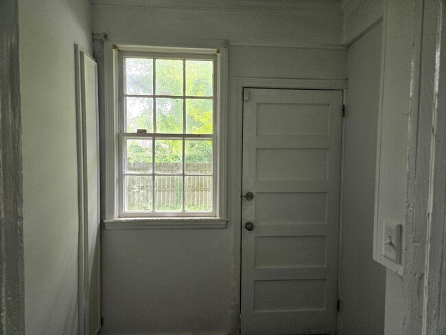 Building Photo - 4 Bedroom 2 bath Home For Rent - Heart of Florence