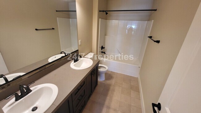 Building Photo - Picturesque 4BD | 2.5 BA - South Beaverton