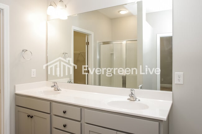 Building Photo - 100 Edensmith Dr