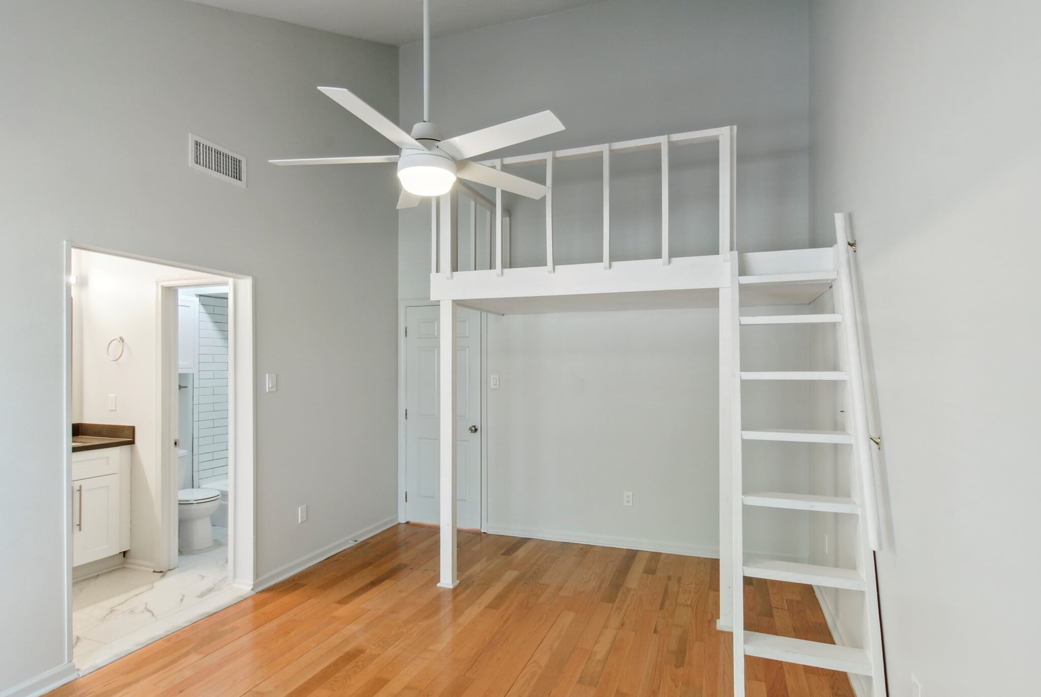 Awesome loft in front bedroom. - 4502 Park Dr N