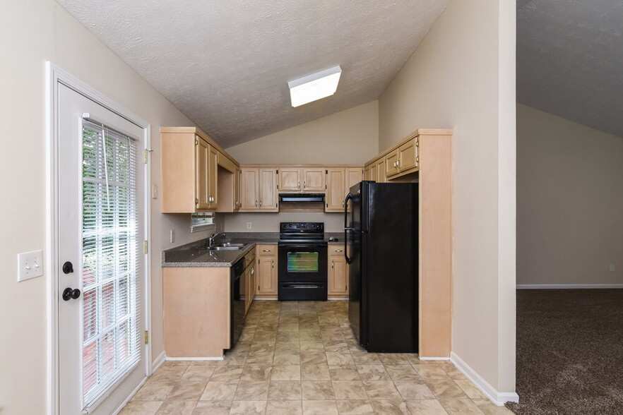 Building Photo - 9670 Crestview Terrace