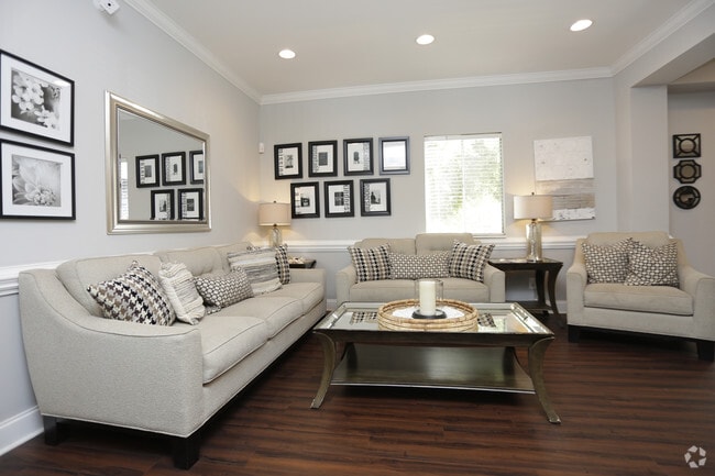 Interior Photo - Broadmoor Apartments
