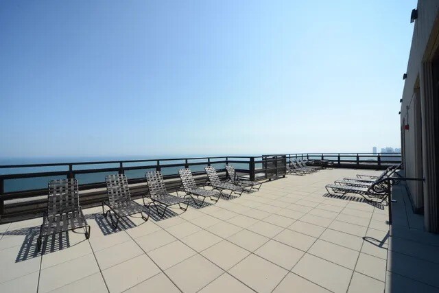 Building Photo - 2650 N Lakeview Ave