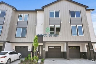 Building Photo - A fabulous 3 bedroom and 3 bathroom house