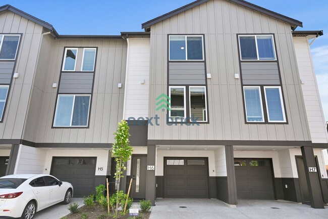 Primary Photo - A fabulous 3 bedroom and 3 bathroom house