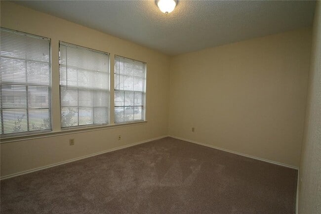 Building Photo - 4203 Dauphine Dr