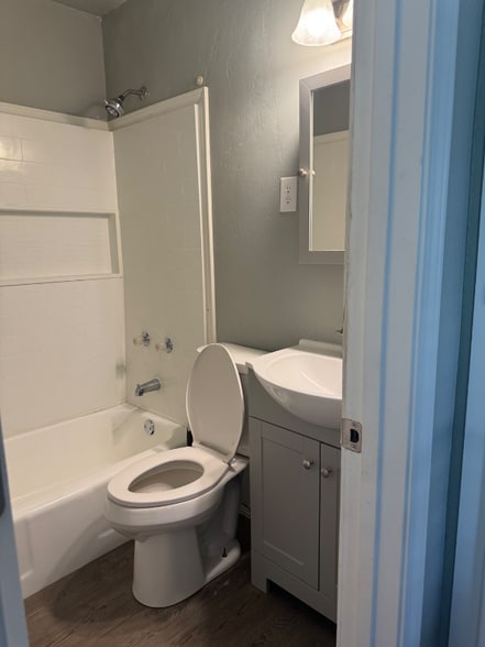 Building Photo - 1907 Nix St