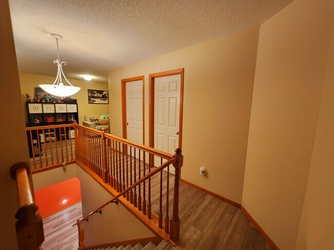 upstairs hallway - 862 Princeton Ave