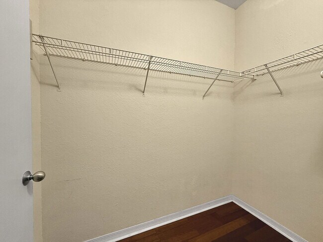 Building Photo - 402 S Armenia Ave