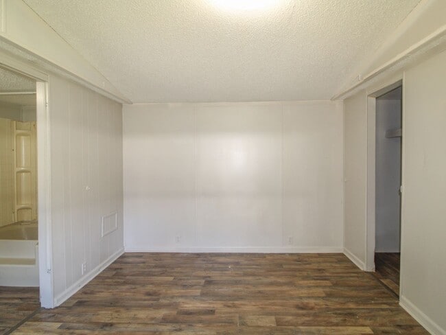 Building Photo - Beautifully Updated 3BR/2BA Trailer in Mus...