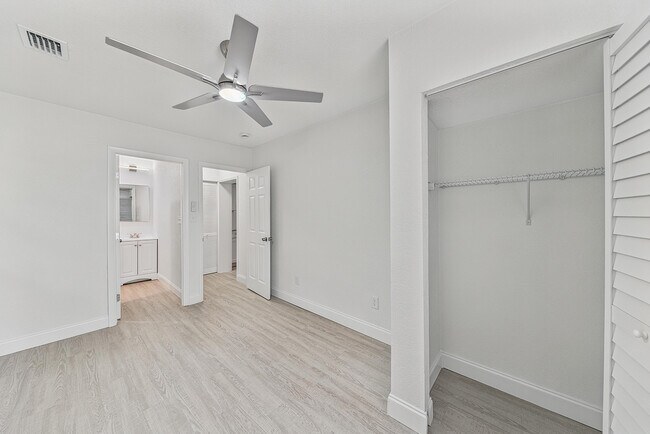 Building Photo - 317 SW 19th St