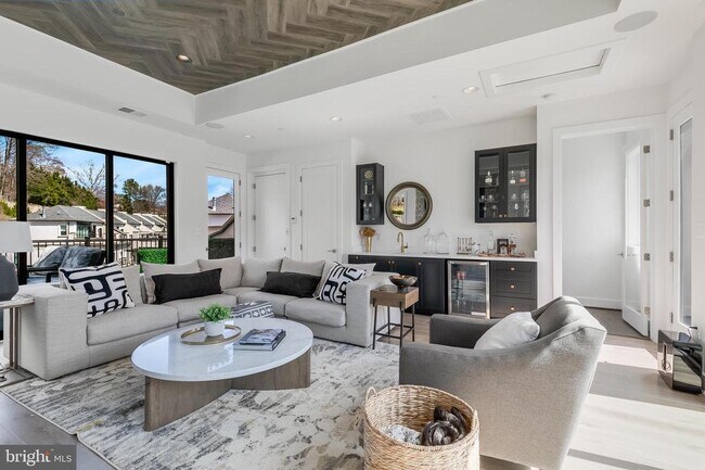 Building Photo - 8201 River Rd