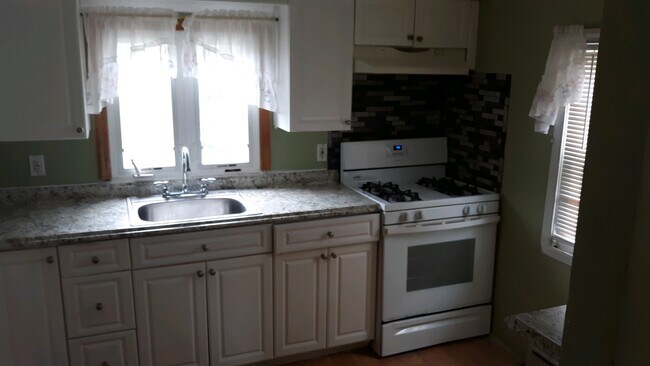 Primary Photo - 32 Curtis Avenue