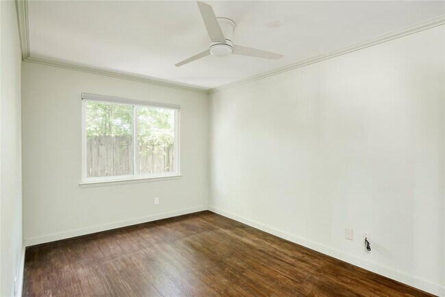 Building Photo - 1707 Overhill Dr