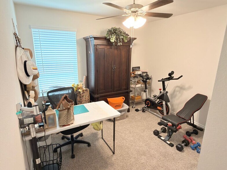 Building Photo - 403 Silverbirch Dr