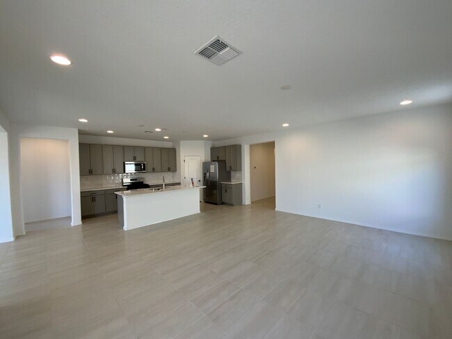 Building Photo - 3 Bedroom Single Story New Build in Mesa Del Sol Near Netflix Studios!