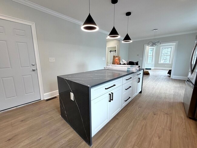 Building Photo - 67 Jewett St