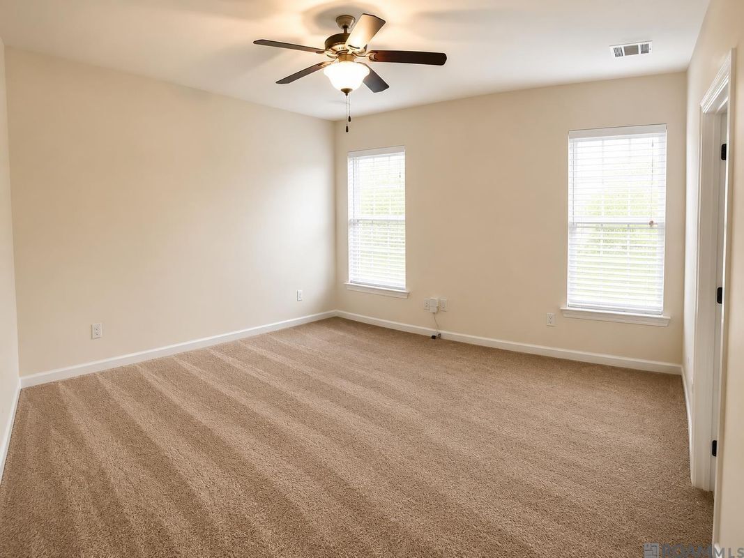 Building Photo - 1418 Gardenia Ln