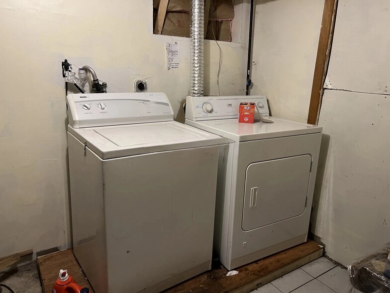 Building Photo - 4 Pearl St