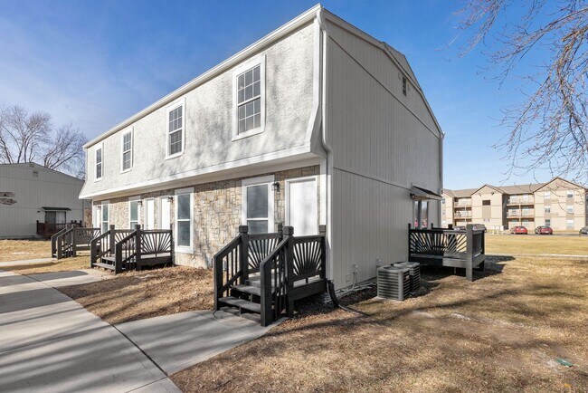 Building Photo - Lakehurst Quad