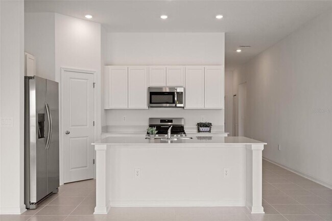 Building Photo - 7479 SANDSTONE Dr
